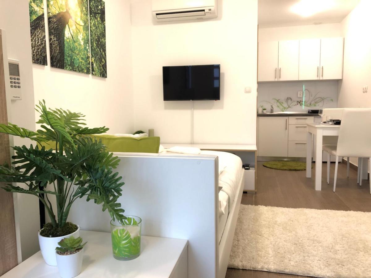 Appartement Luxury Central Studio Under The Castle à Ljubljana Extérieur photo